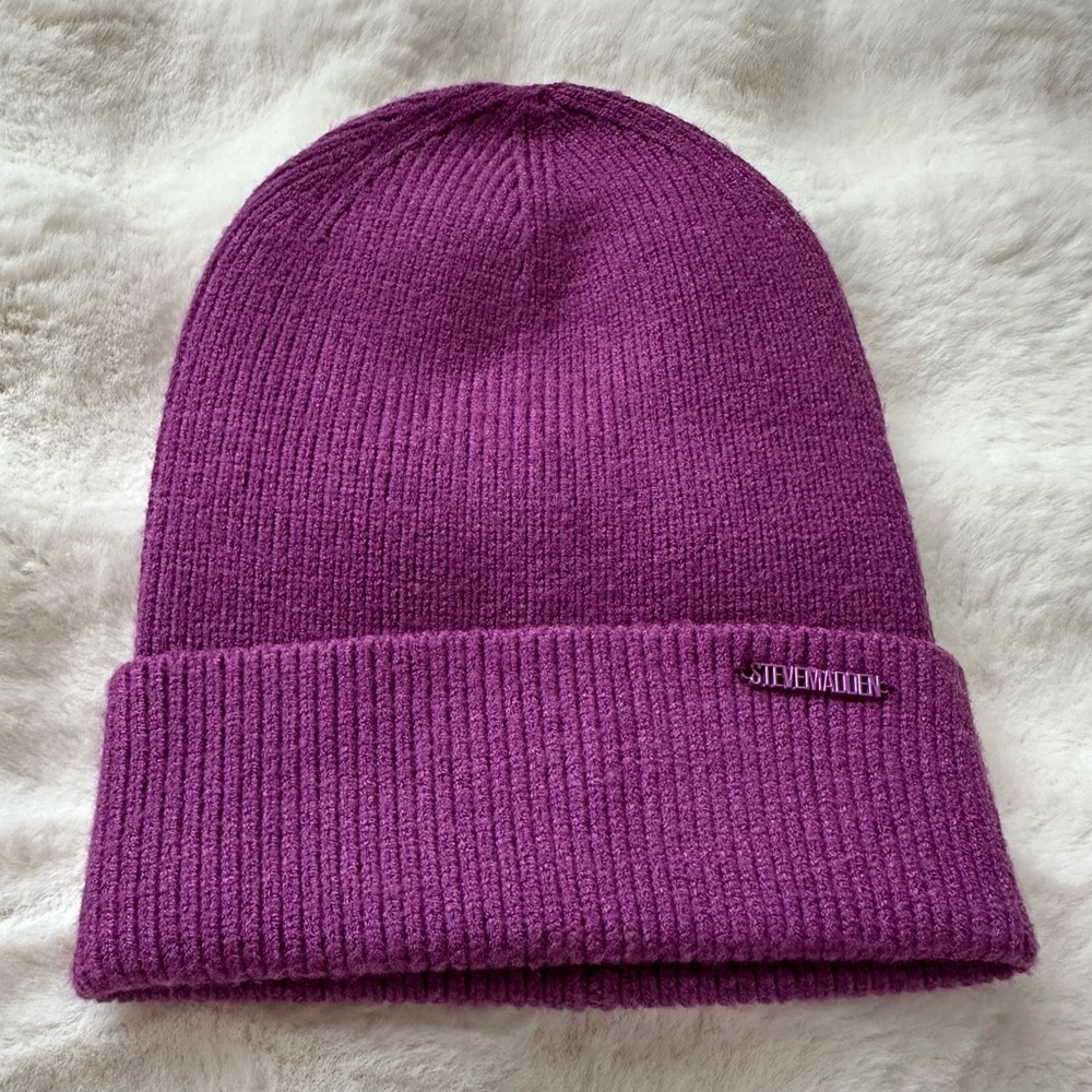 Cozy Steve Madden Magenta Purple Ribbed Knit Cuffed Beanie Hat One Size